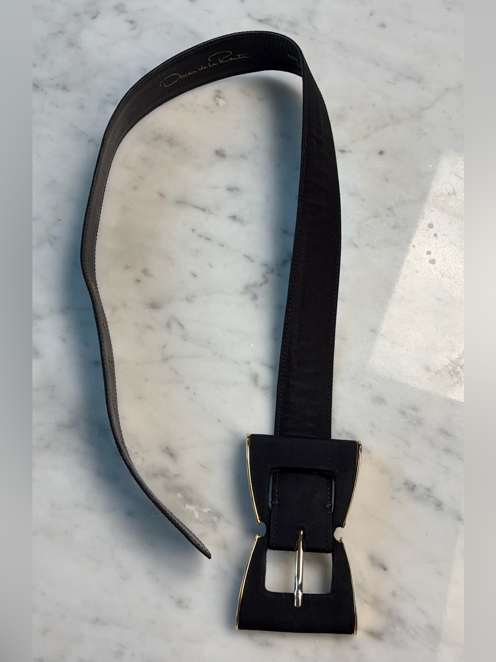 Oscar de la Renta Leather&Fabric 1.25” Belt, bow shaped buckle, black/gold, 26” - Picture 8 of 9